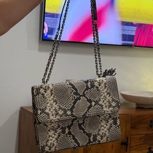 Elegant Tory Burch Snake Print Shoulder Bag